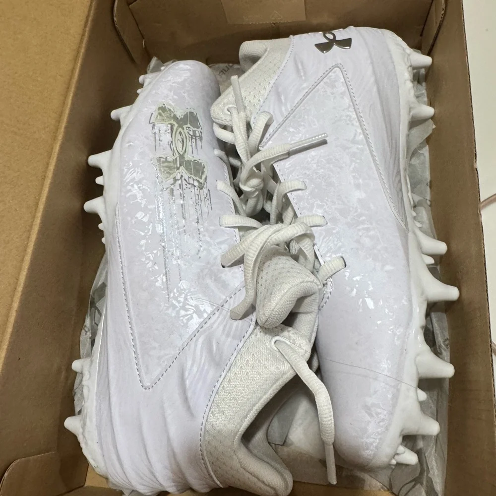 Under Armour boys football cleats - Picture 3 of 4